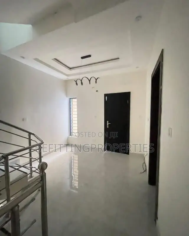 4bdrm Duplex in Lekki Phase 1 for sale in Lekki Phase 1