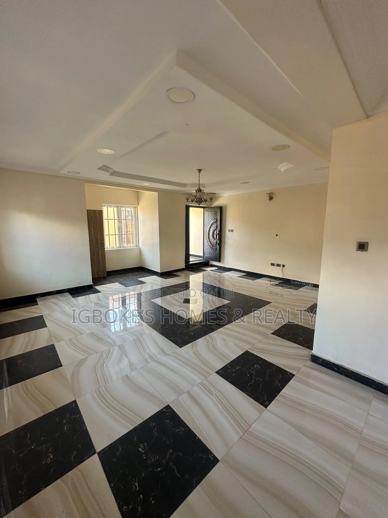 4bdrm Duplex in Chevron for sale in Chevron