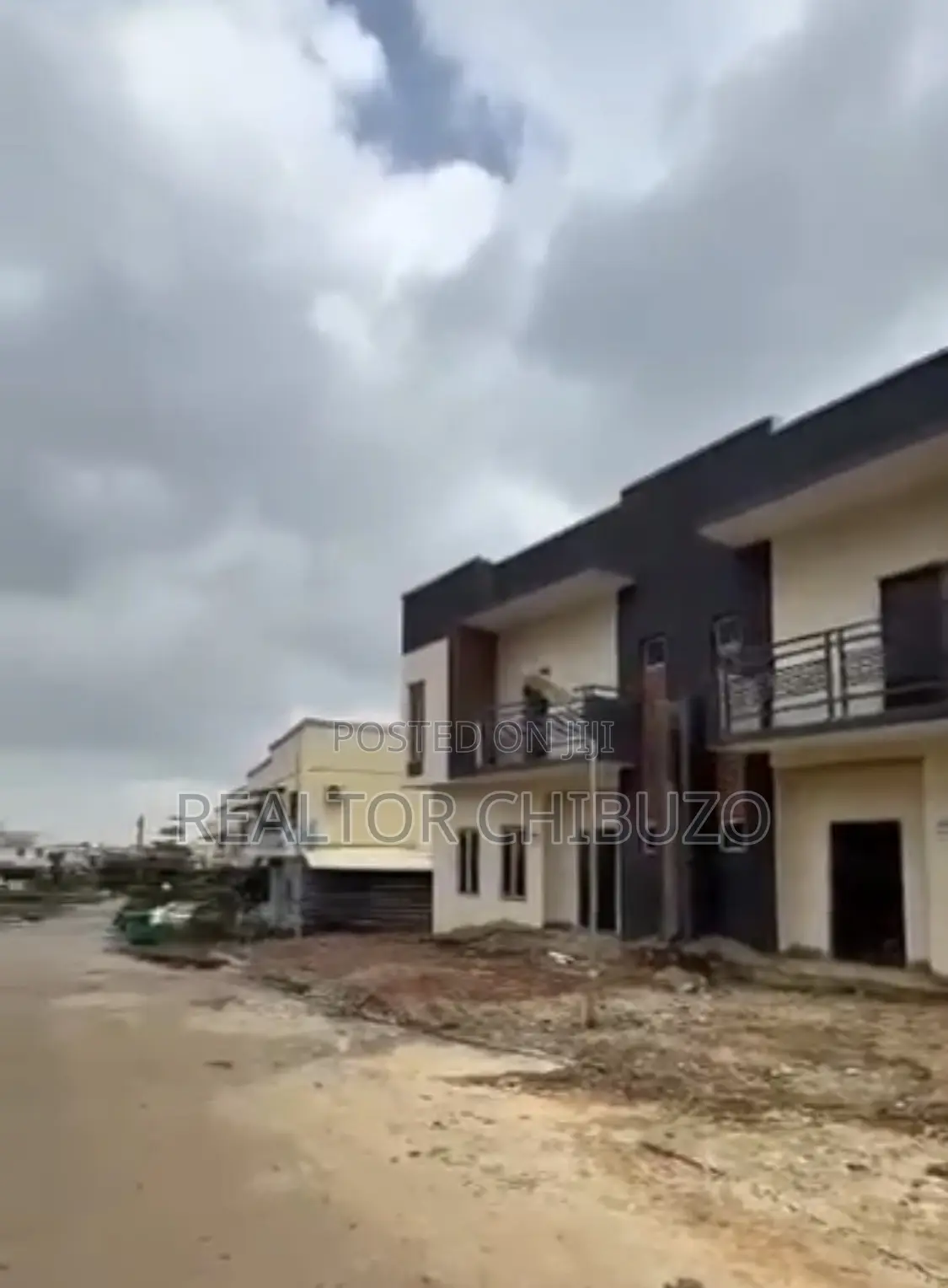 4bdrm Duplex in Lifecamp for sale in Life Camp