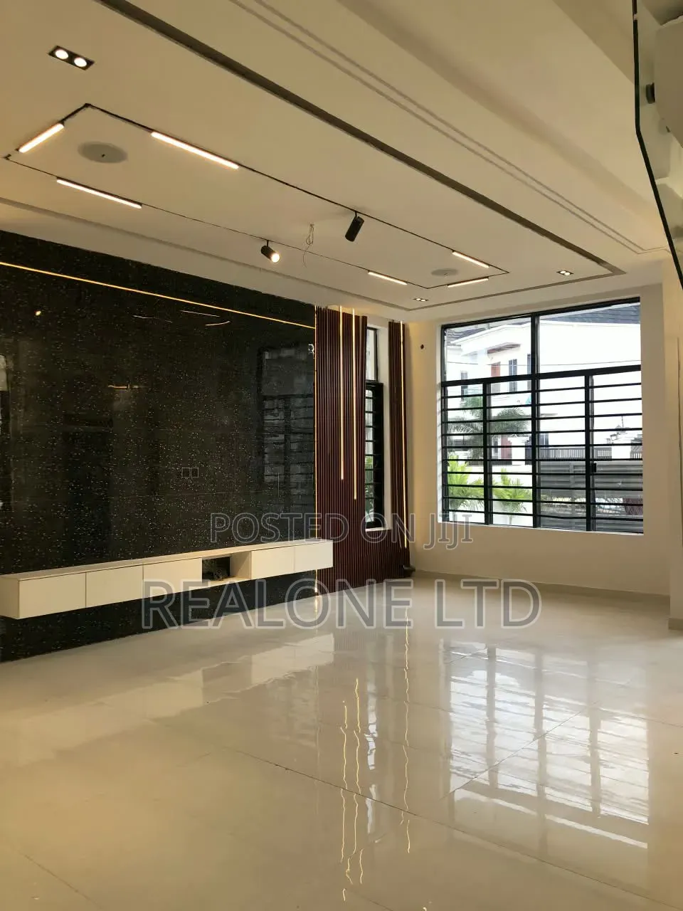 5bdrm Duplex in Ikota for sale in Ikota