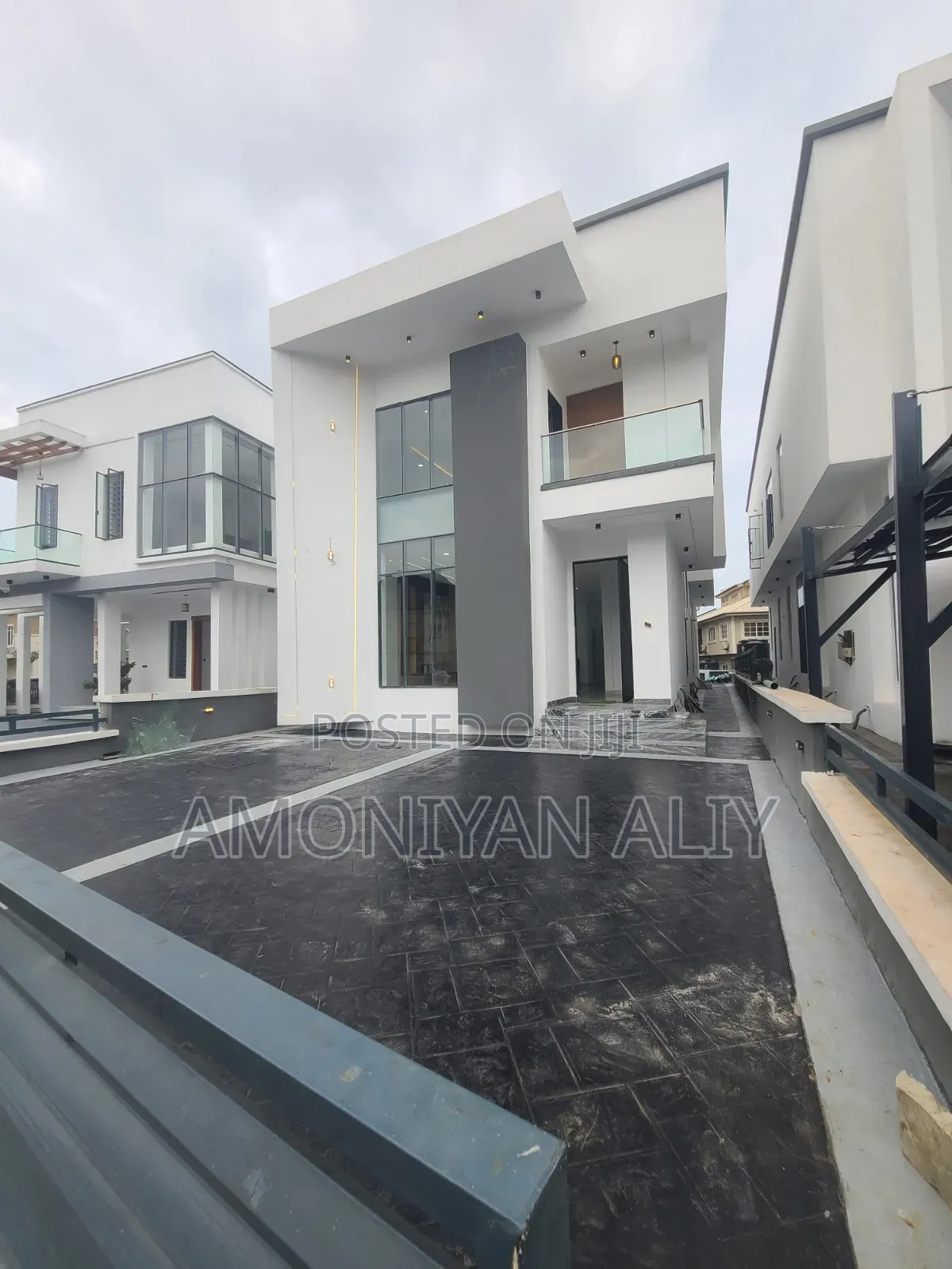 5bdrm Duplex in Megamond Estate, Off Lekki-Epe Expressway for sale in Off Lekki-Epe Expressway