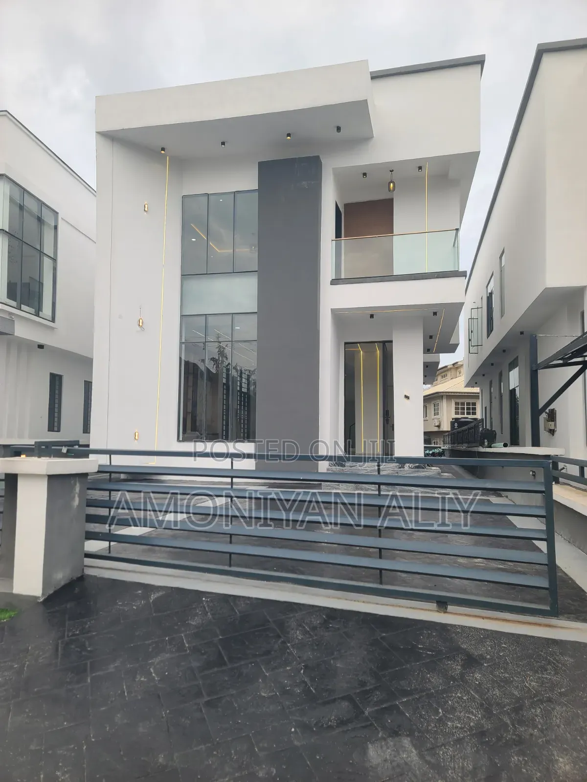 5bdrm Duplex in Megamond Estate, Off Lekki-Epe Expressway for sale in Off Lekki-Epe Expressway