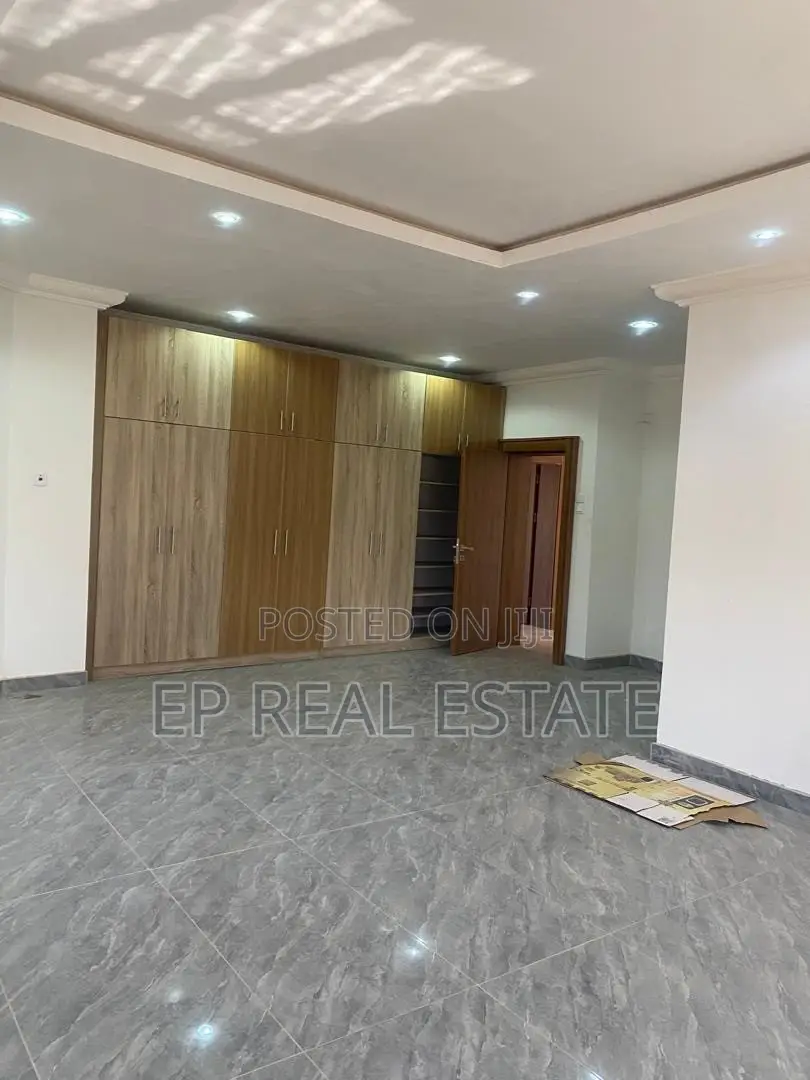 4bdrm Duplex in Apo District for sale in Apo District