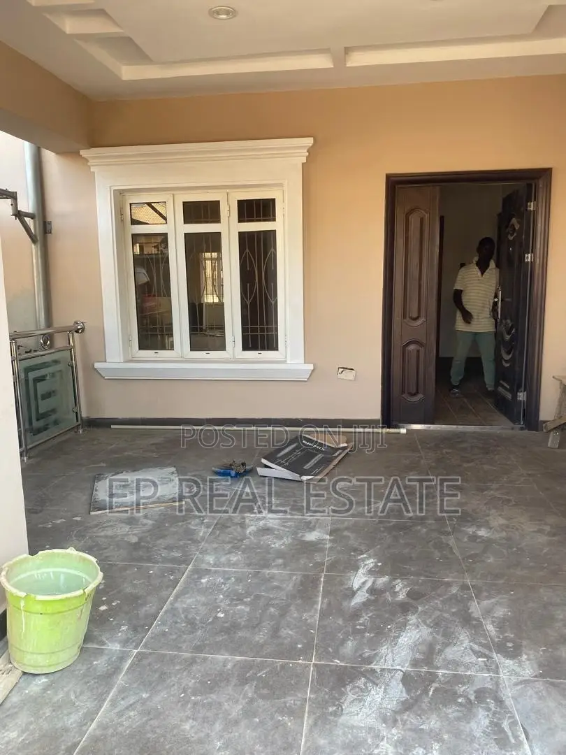 4bdrm Duplex in Apo District for sale in Apo District
