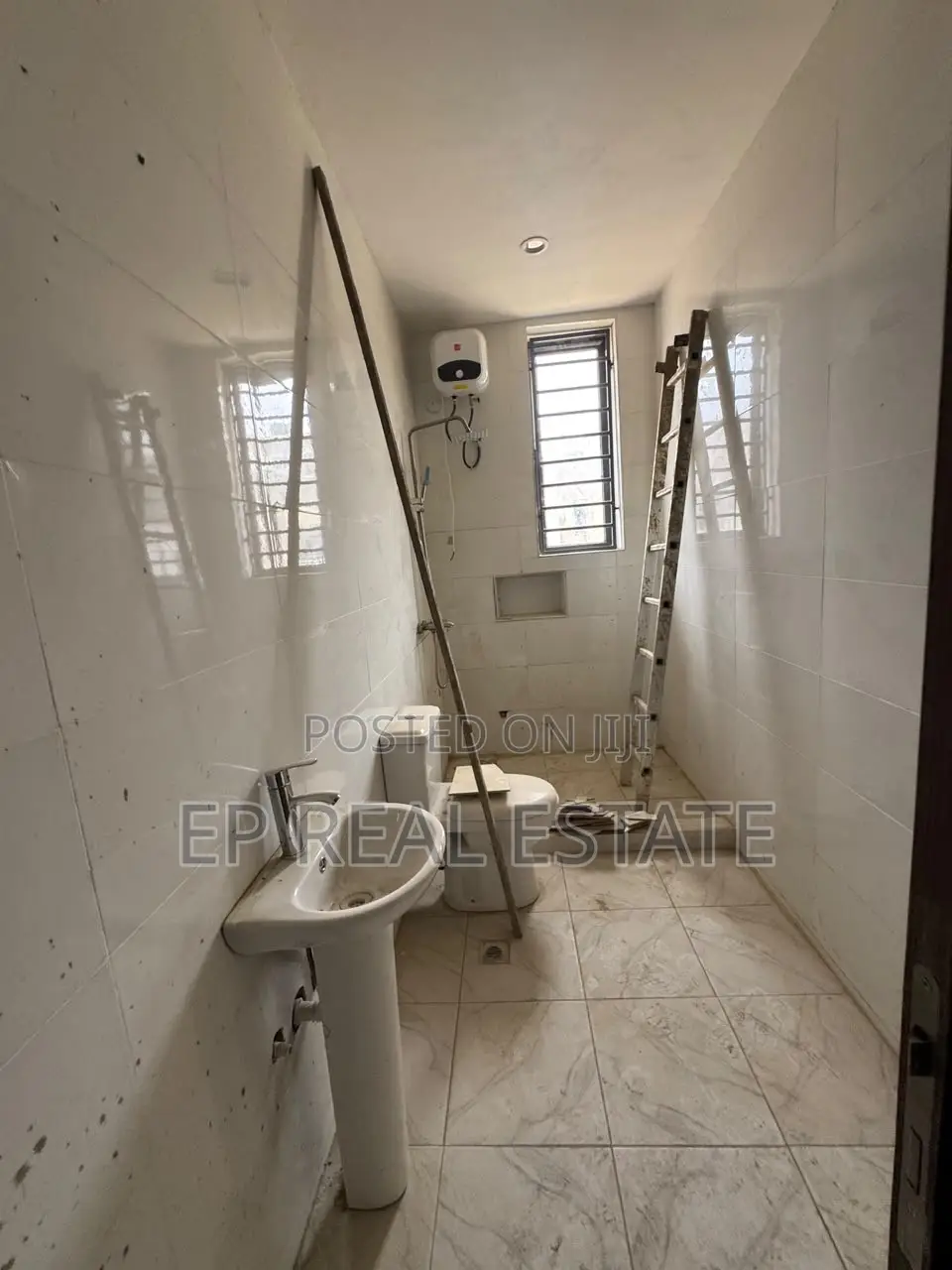 4bdrm Duplex in Apo District for sale in Apo District