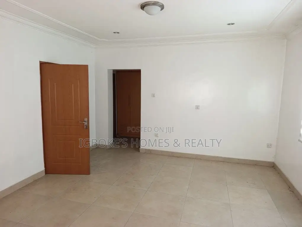 4bdrm Duplex in Lekki Phase 1 for sale in Lekki Phase 1