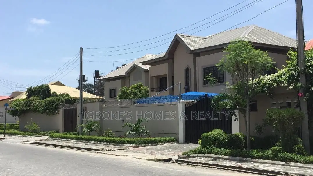 4bdrm Duplex in Lekki Phase 1 for sale in Lekki Phase 1