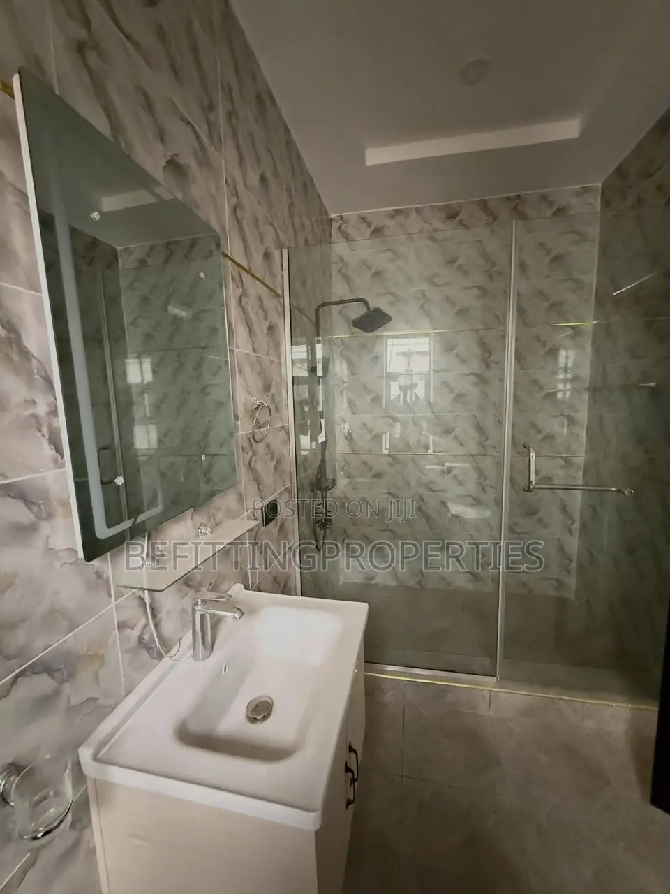 3bdrm Block of Flats in Abuja (FCT) for sale in Abuja (FCT)
