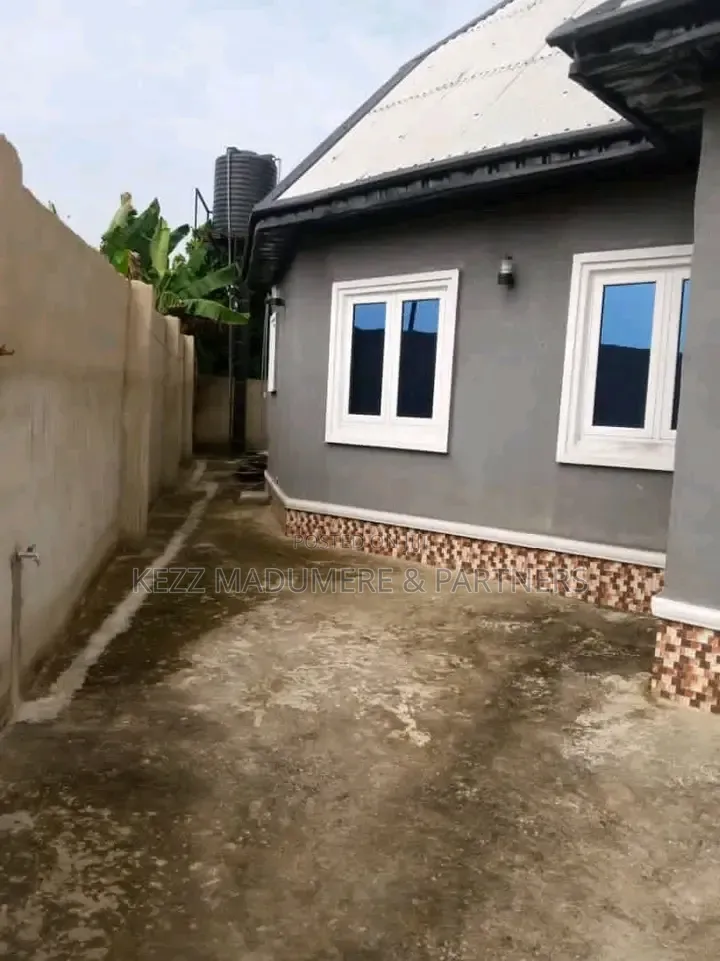 3bdrm Bungalow in Off Int'L Stadium Rd for sale in Uyo