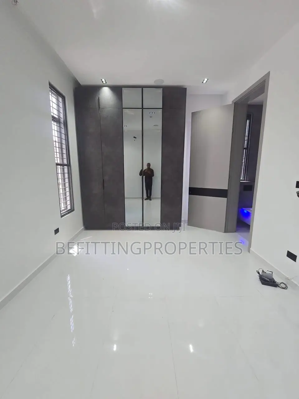 5bdrm Duplex in Lekki Phase 1 for sale in Lekki Phase 1