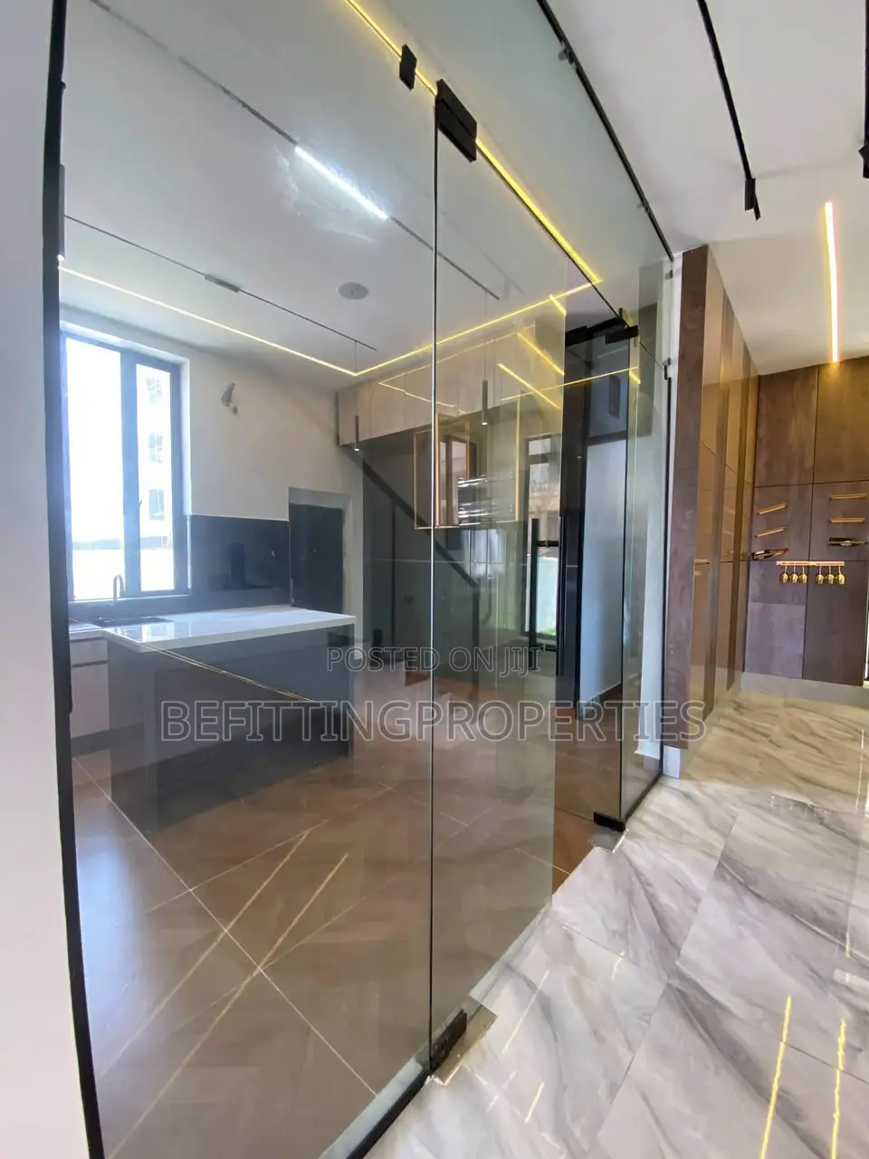 5bdrm Duplex in Lekki Phase 1 for sale in Lekki Phase 1