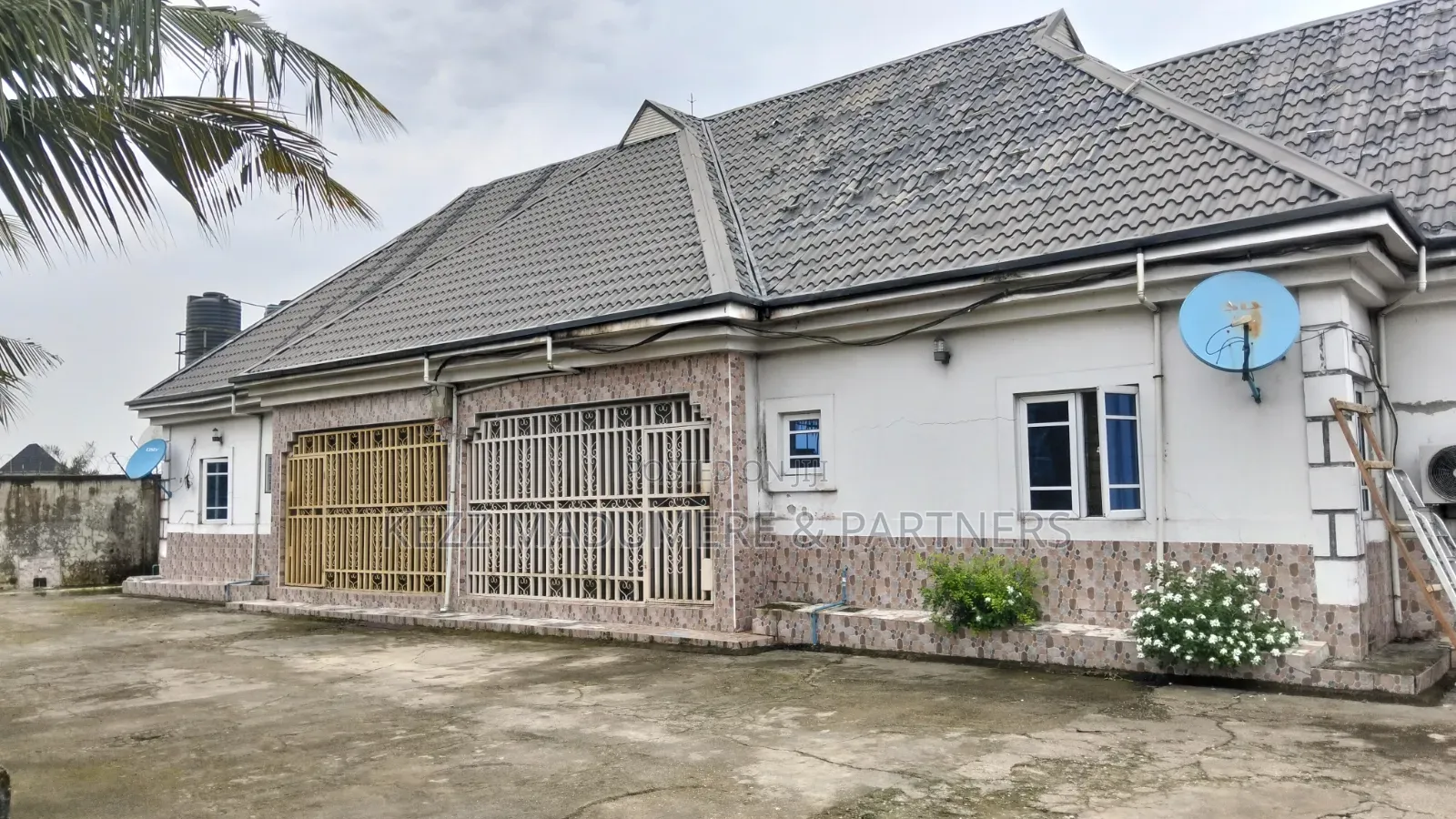 5bdrm Bungalow in Gated Neighbourhood, New Layout for sale in New Layout