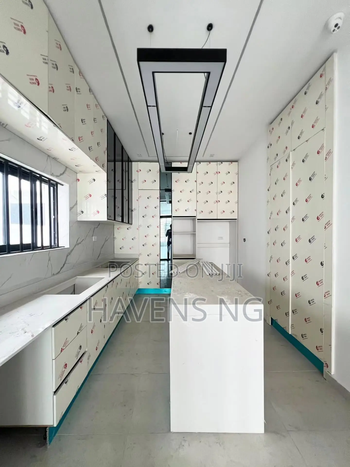 4bdrm Duplex in Chevron for sale in Chevron