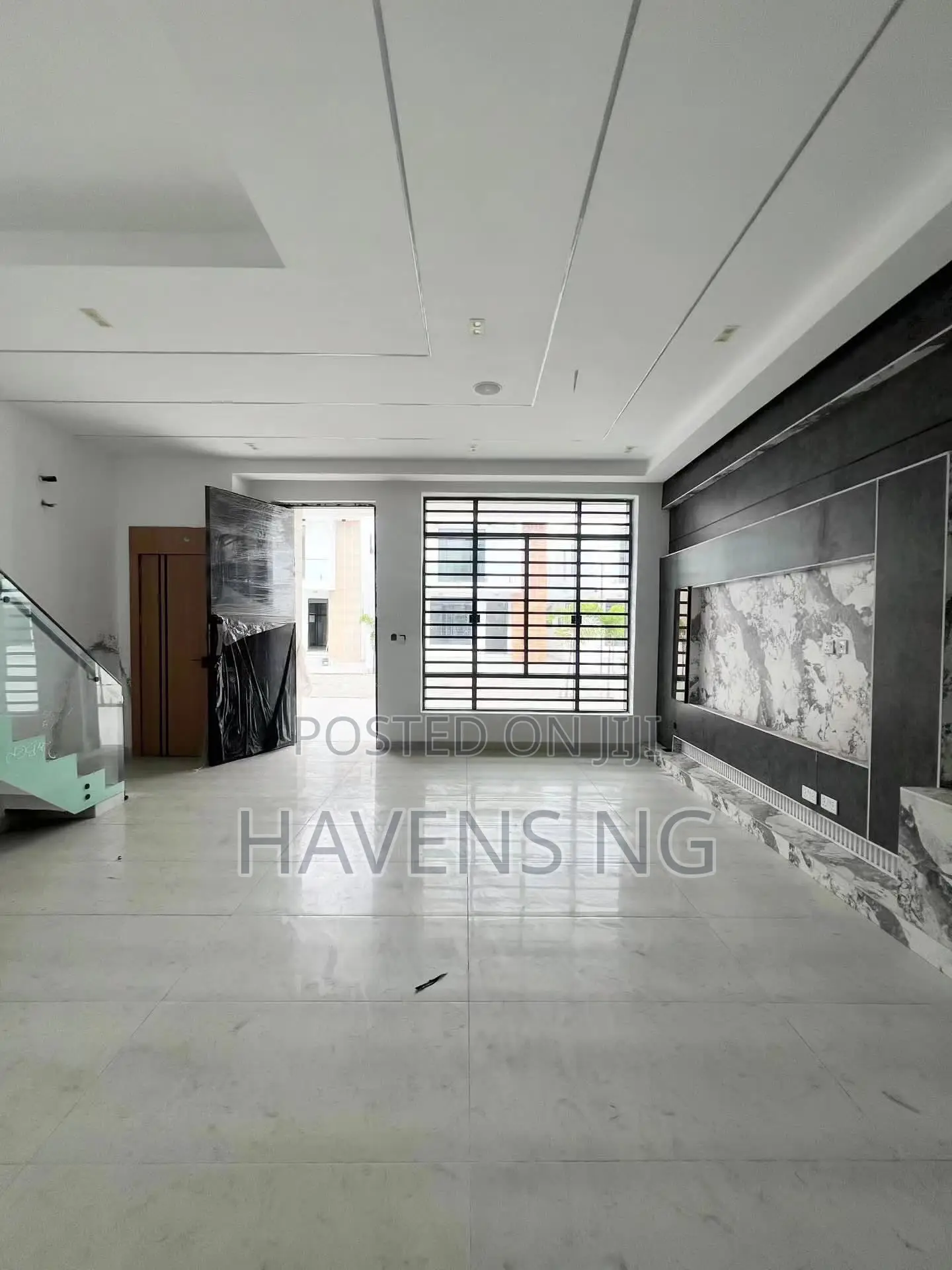 4bdrm Duplex in Chevron for sale in Chevron