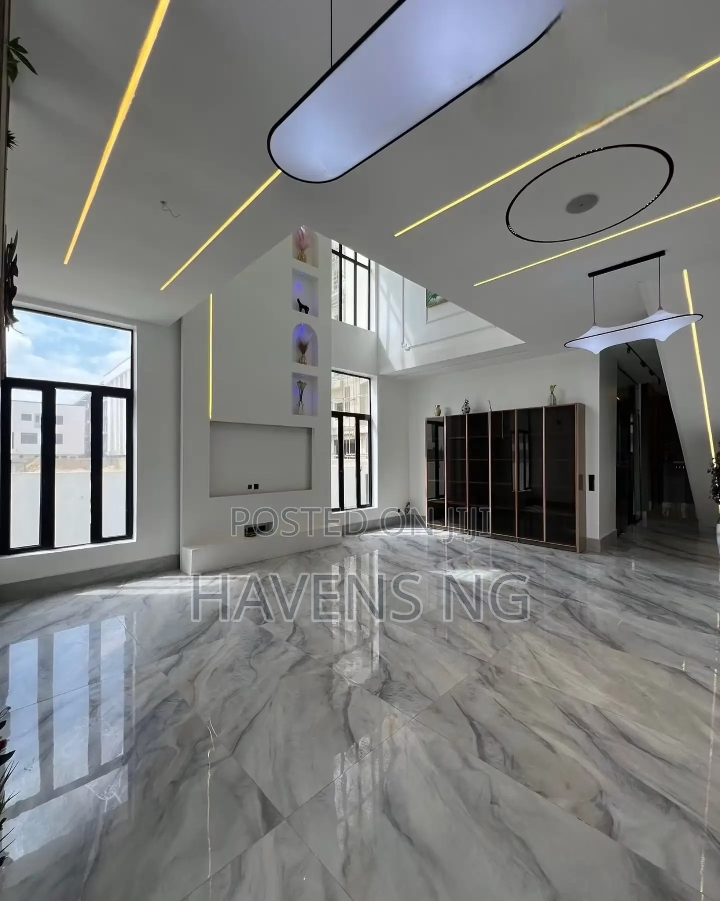 5bdrm Duplex in Lekki Phase 1 for sale in Lekki Phase 1
