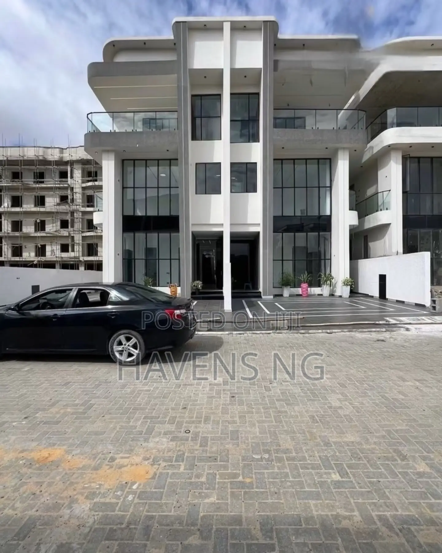 5bdrm Duplex in Lekki Phase 1 for sale in Lekki Phase 1