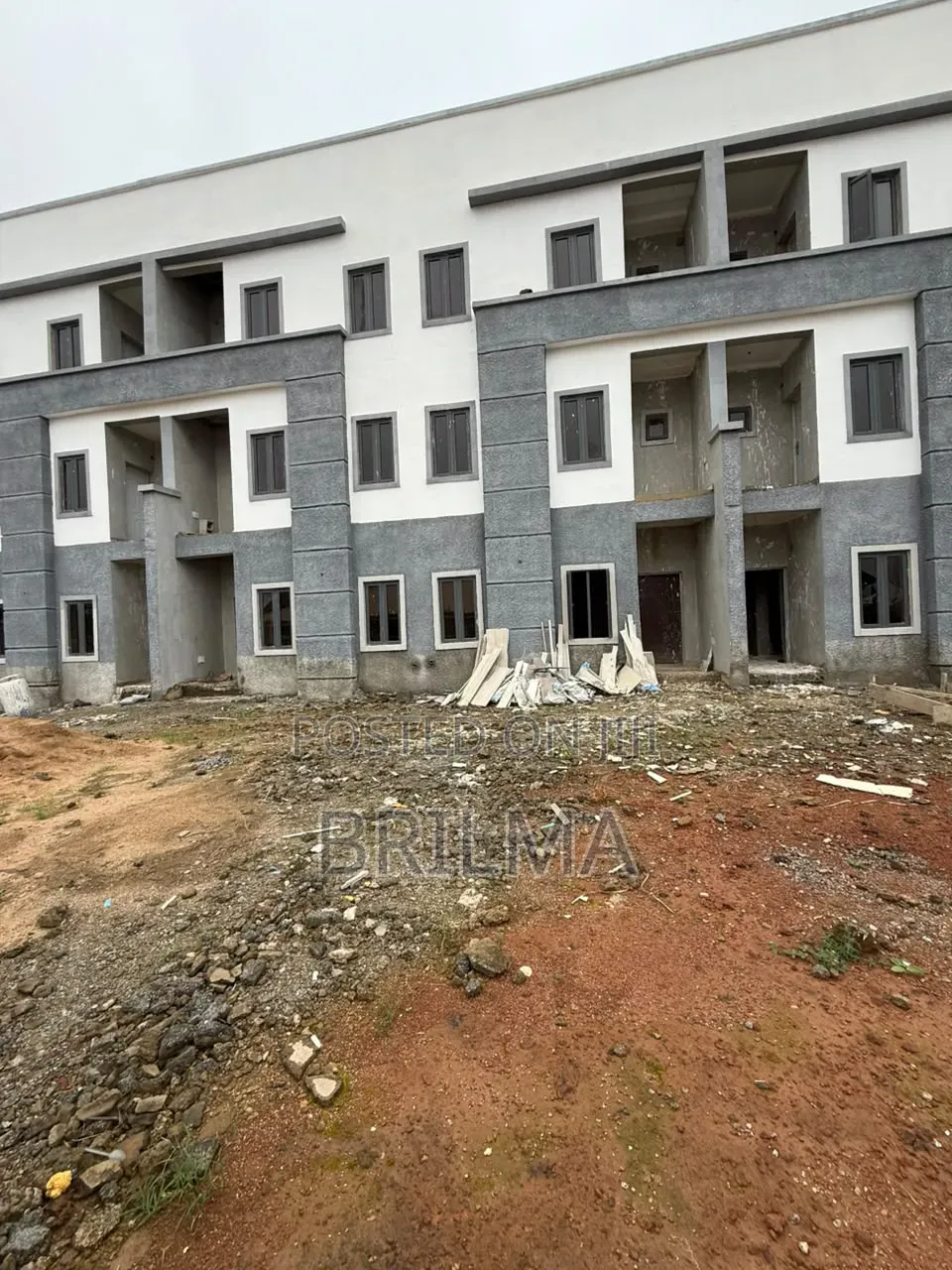 4bdrm Duplex in Dape for sale in Dape