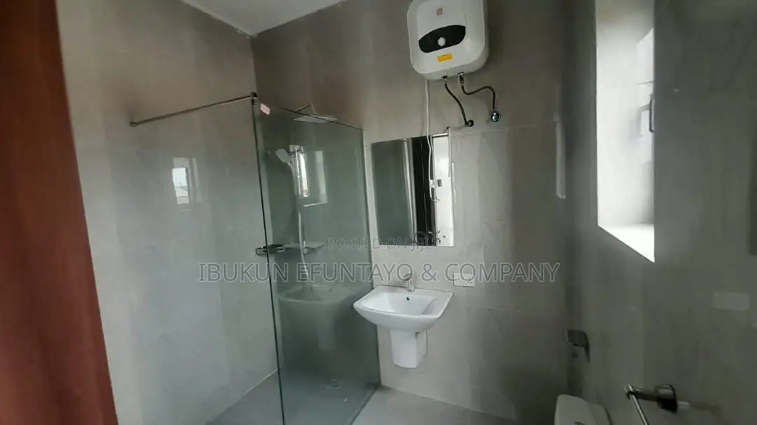 4bdrm Apartment in Lekki Phase 1 for rent in Lekki Phase 1