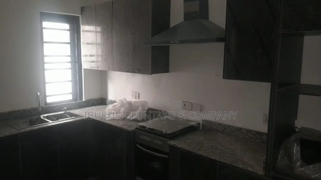 4bdrm Apartment in Lekki Phase 1 for rent in Lekki Phase 1