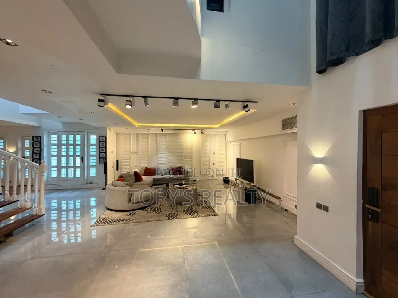 5bdrm Duplex in Banana Island for rent in Banana Island