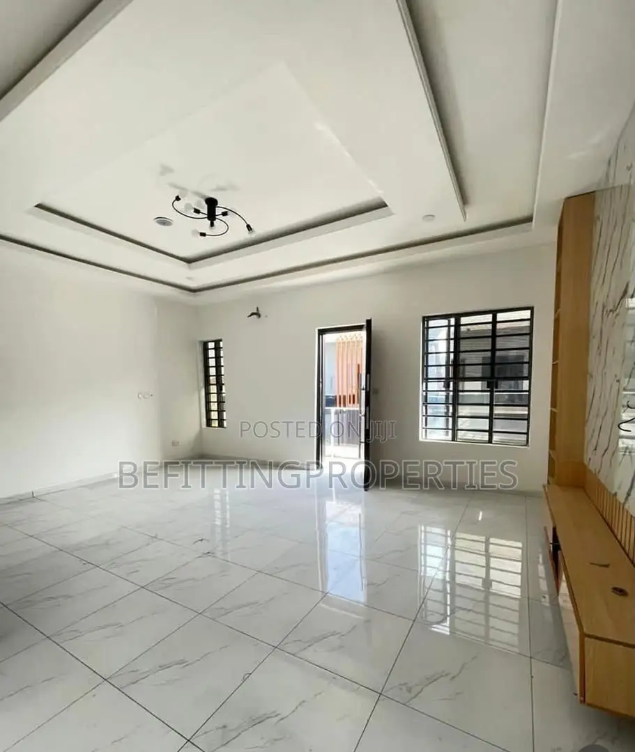 5bdrm Duplex in Ikate for sale in Ikate