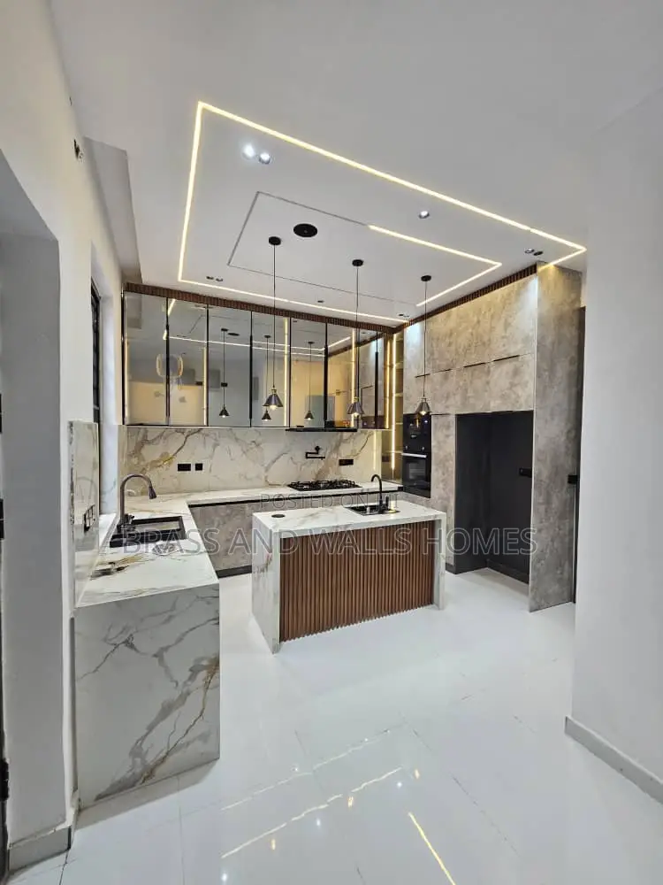 5bdrm Duplex in Ikota for sale in Ikota