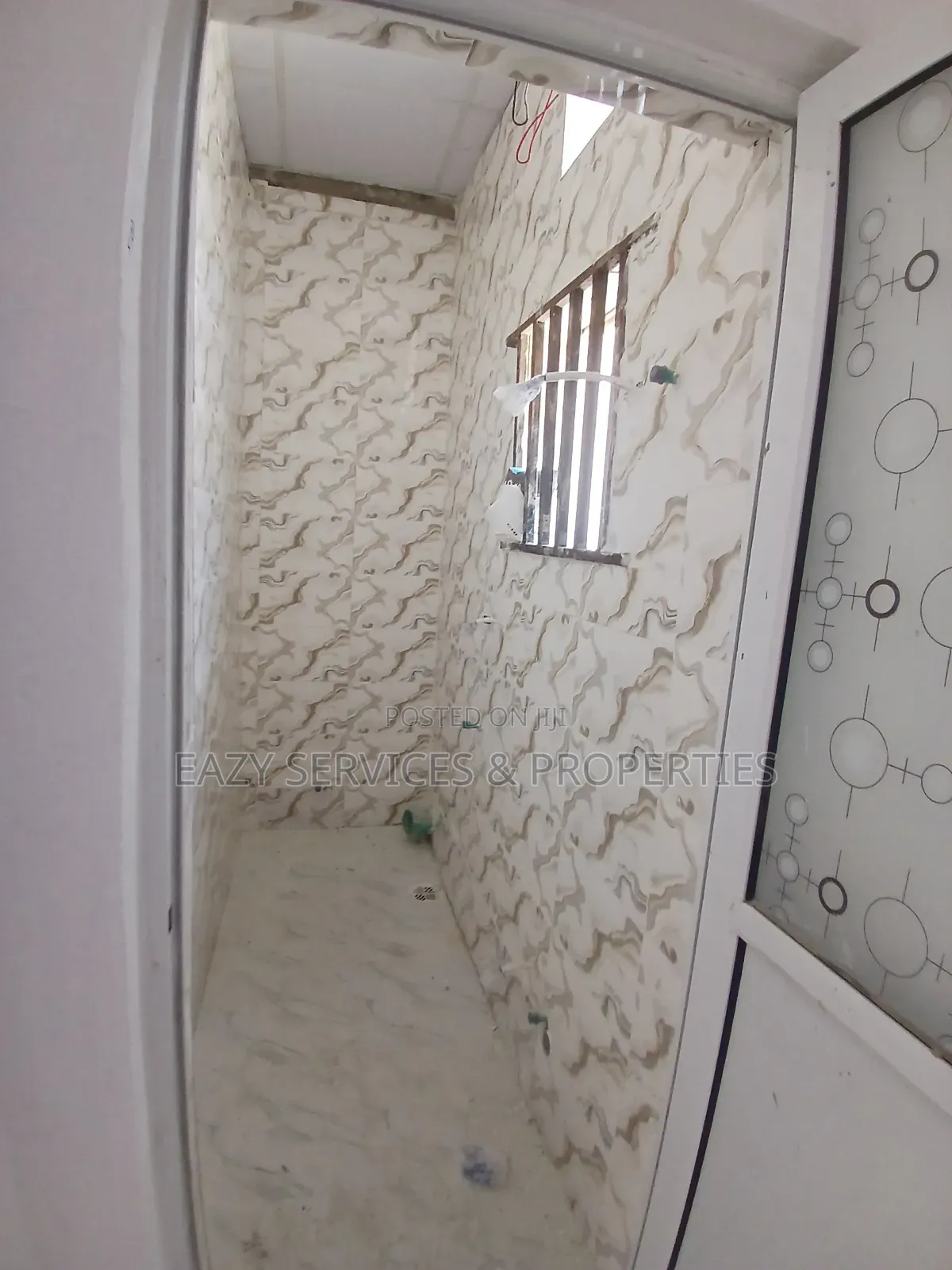 Commercial Spaces With 2toilets, Admin Office Prepaid Meter at Ajah in Ado / Ajah