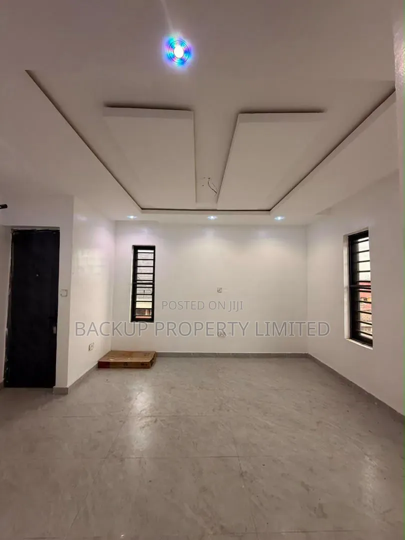 2bdrm Apartment in Lawanson for sale in Lawanson