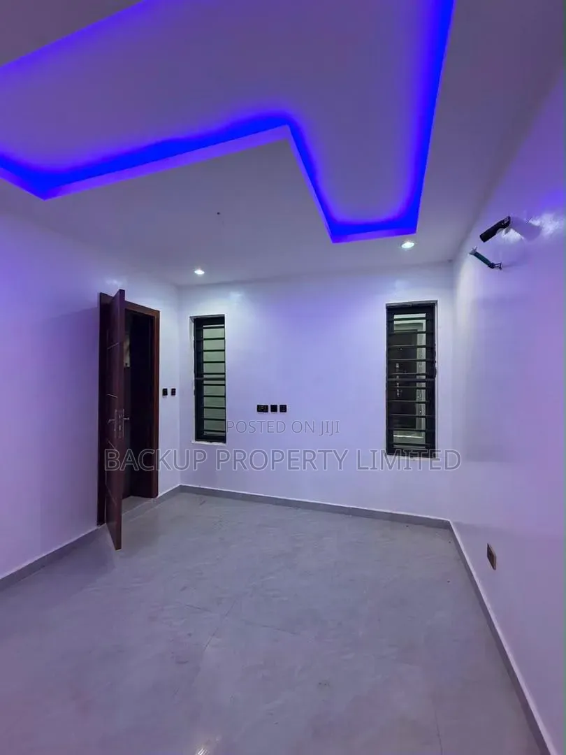 2bdrm Apartment in Lawanson for sale in Lawanson