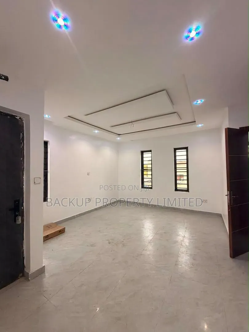 2bdrm Apartment in Lawanson for sale in Lawanson