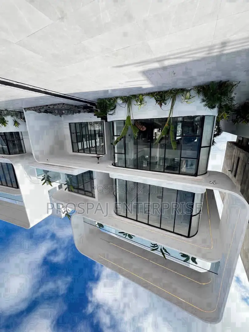 5bdrm Mansion in Osapa london for sale in Osapa london