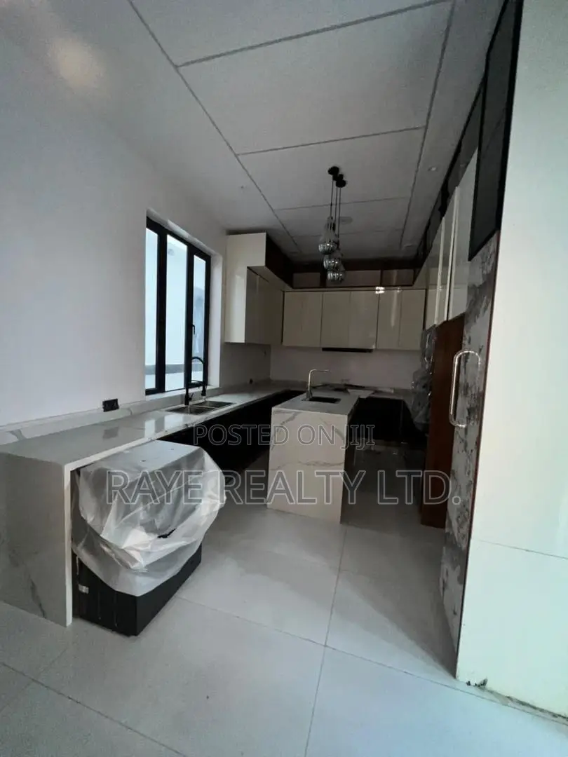 5bdrm Duplex in Ajah for sale in Ajah