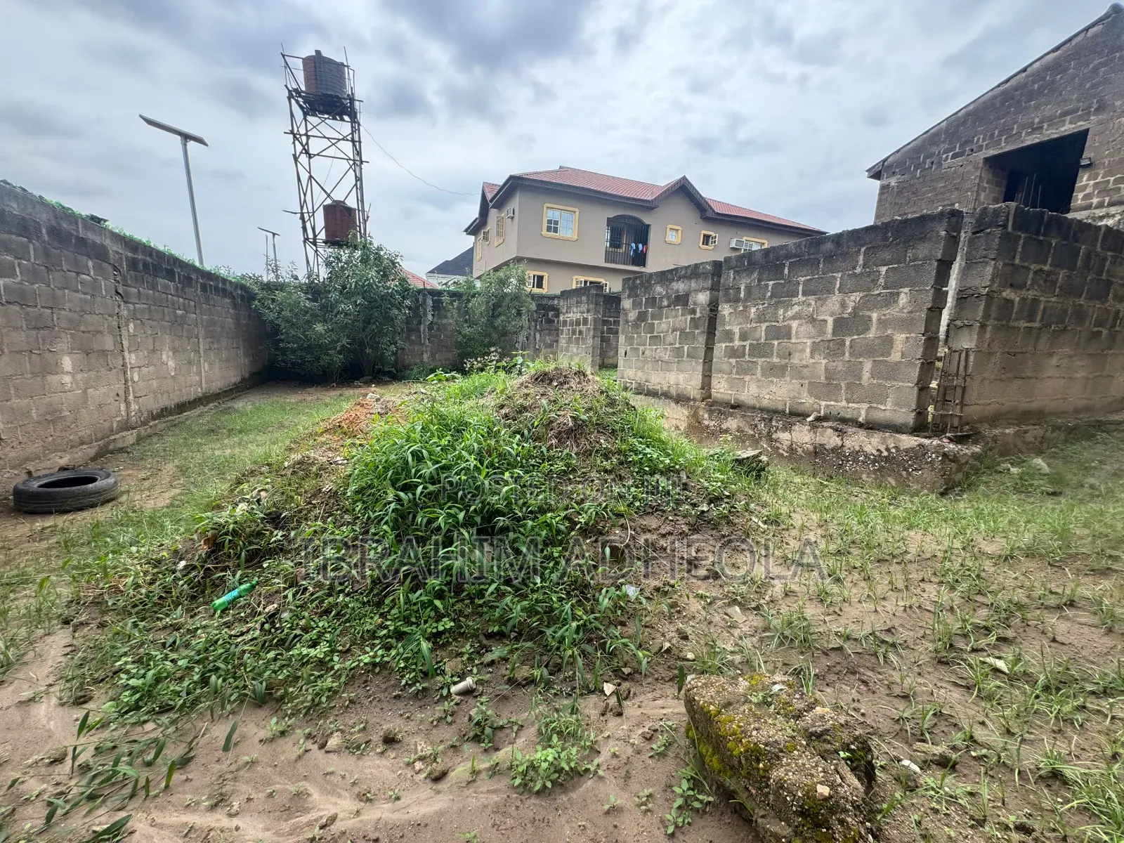 An Empty Dry Land Measuring 330sqm With A in Morgan Estate