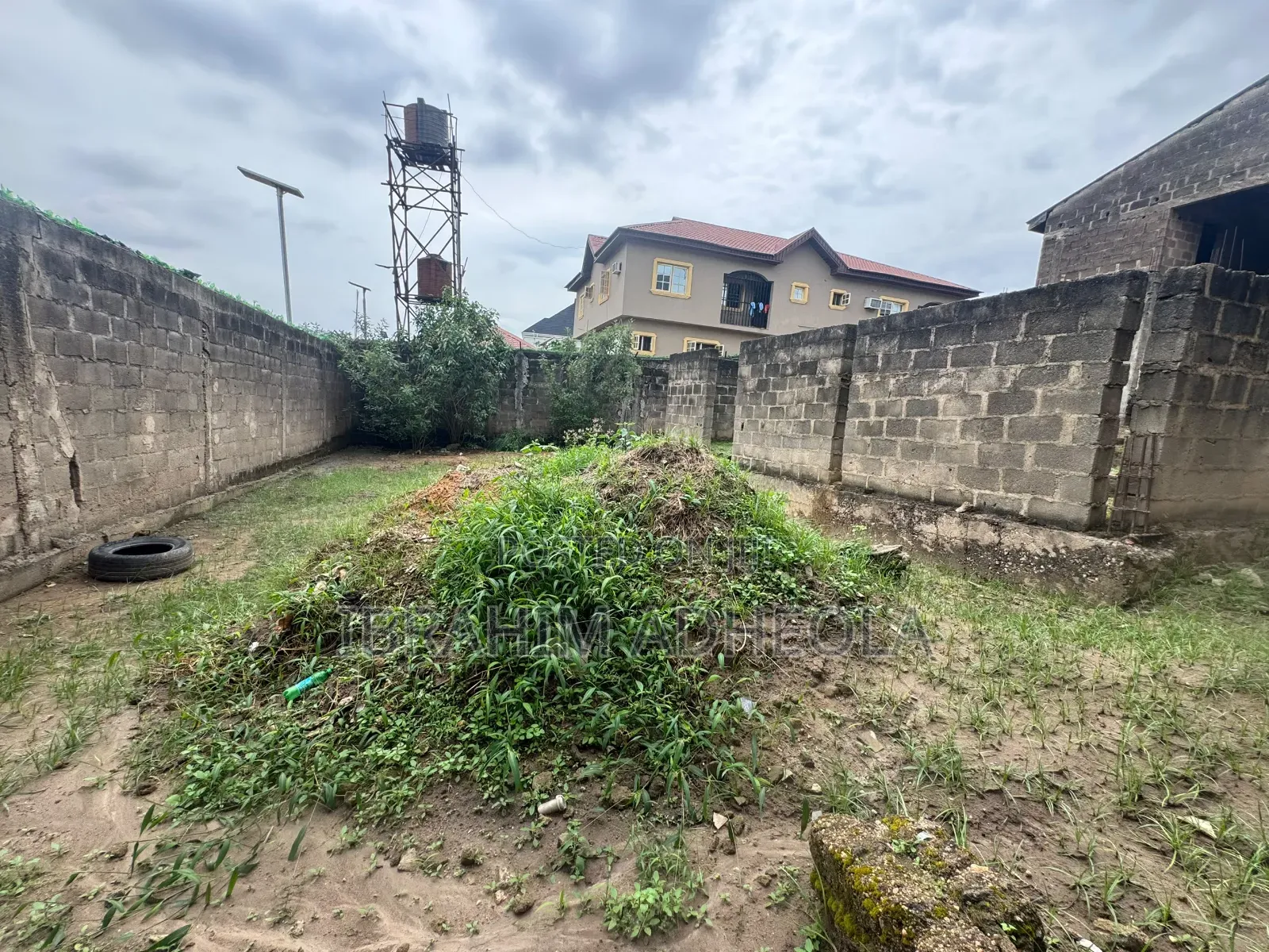 An Empty Dry Land Measuring 330sqm With A in Morgan Estate