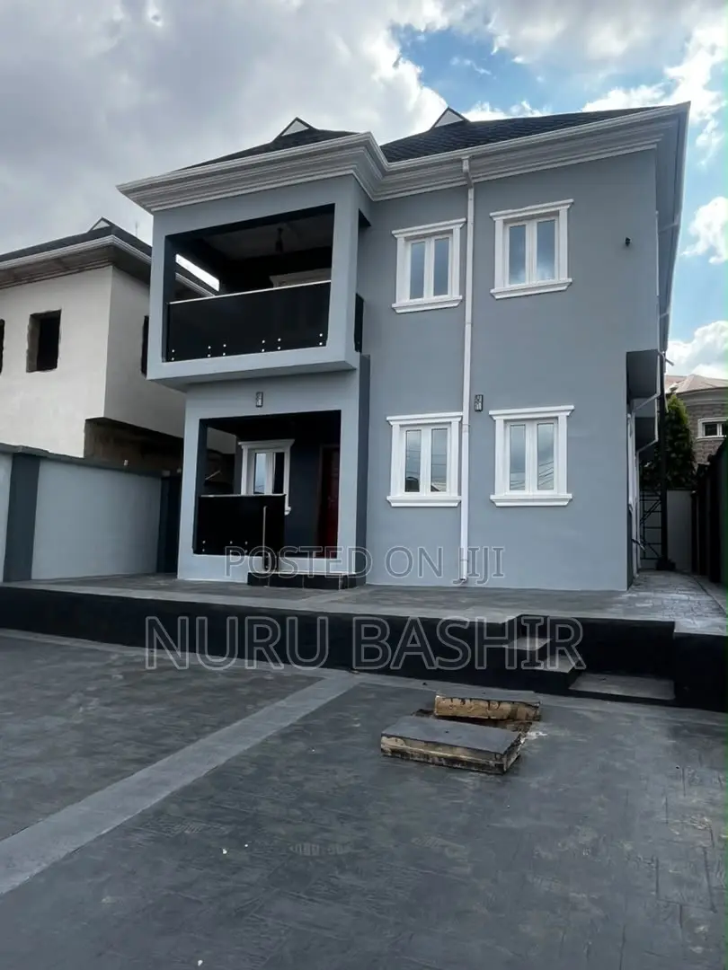 3bdrm Duplex in New Bodija Estate for sale in Bodija