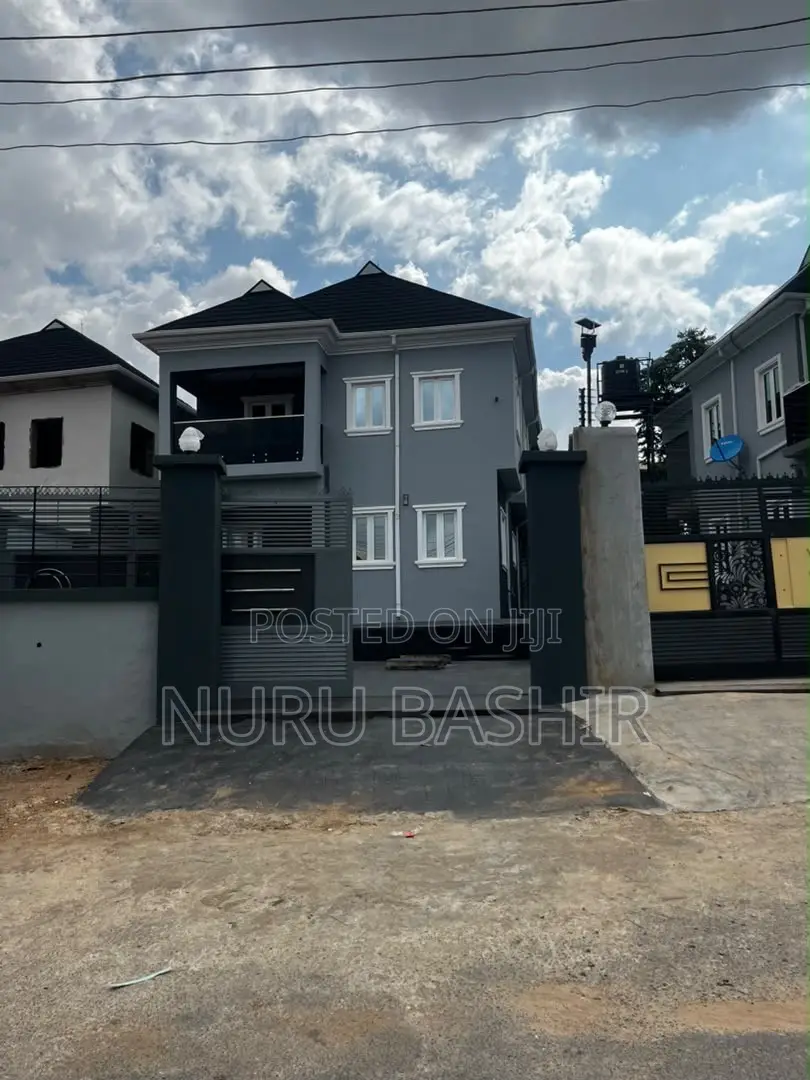 3bdrm Duplex in New Bodija Estate for sale in Bodija