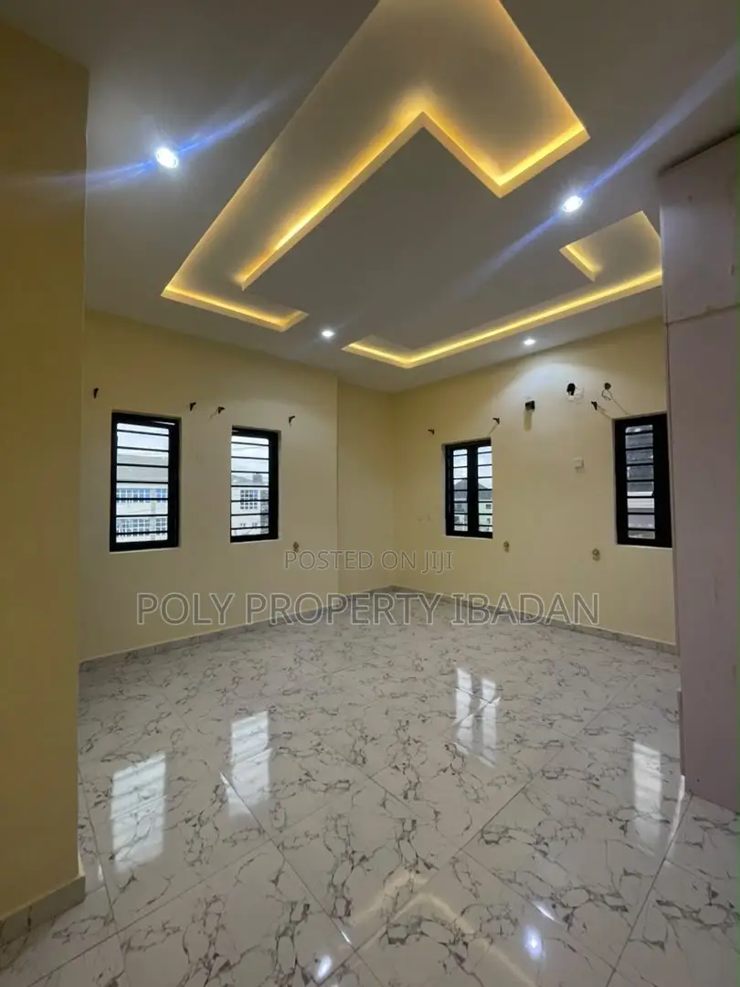 3bdrm Duplex in Kolapo Ishola, Akobo for rent in Akobo