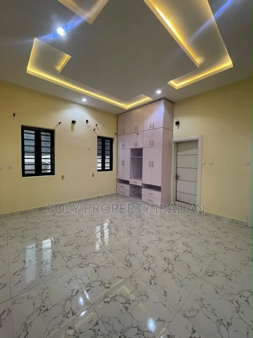 3bdrm Duplex in Kolapo Ishola, Akobo for rent in Akobo