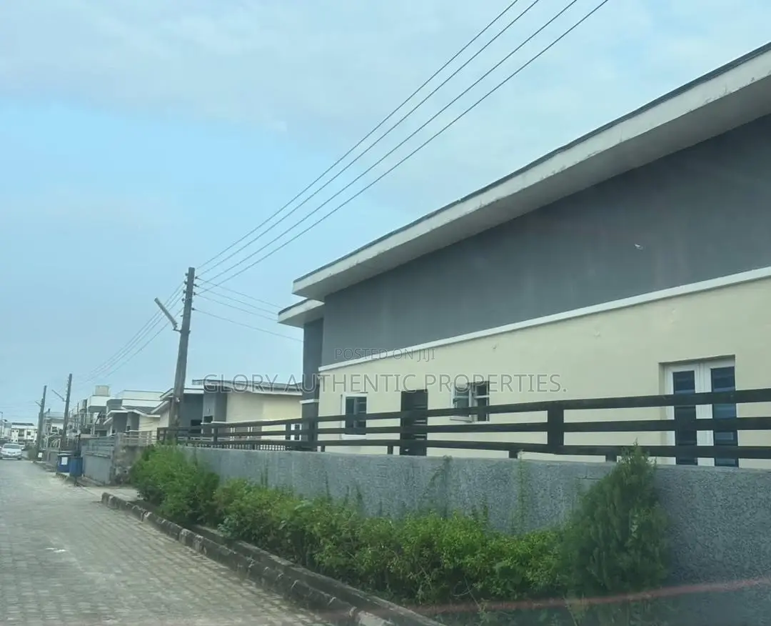 3bdrm Bungalow in Vantage Court, Lagos Island / Lagos Island for sale in Lagos Island / Lagos Island