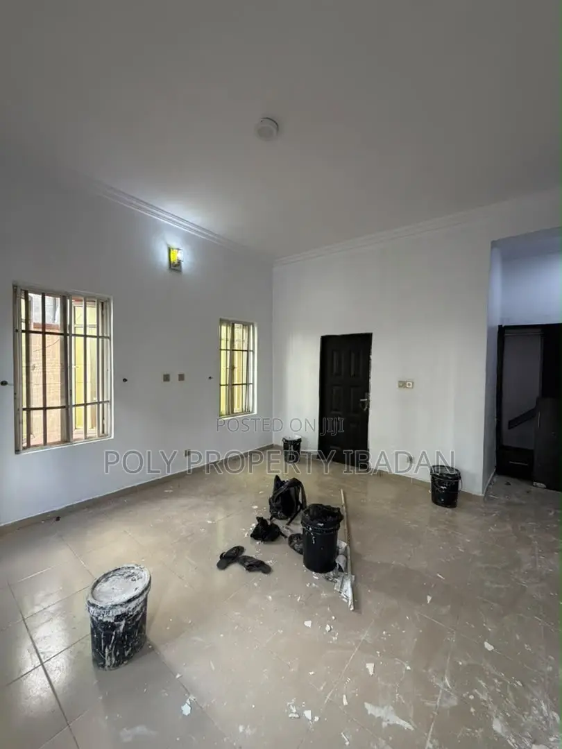 3bdrm Apartment in Kolapo Ishola Gra, Akobo for rent in Akobo