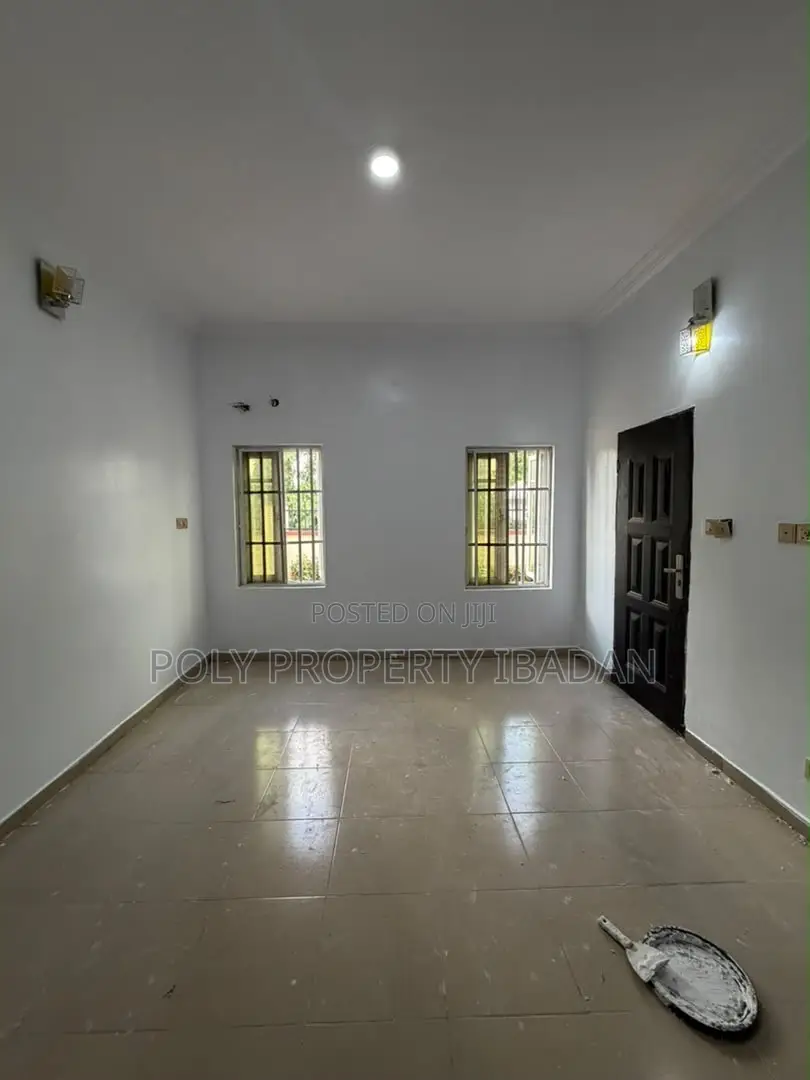 3bdrm Apartment in Kolapo Ishola Gra, Akobo for rent in Akobo
