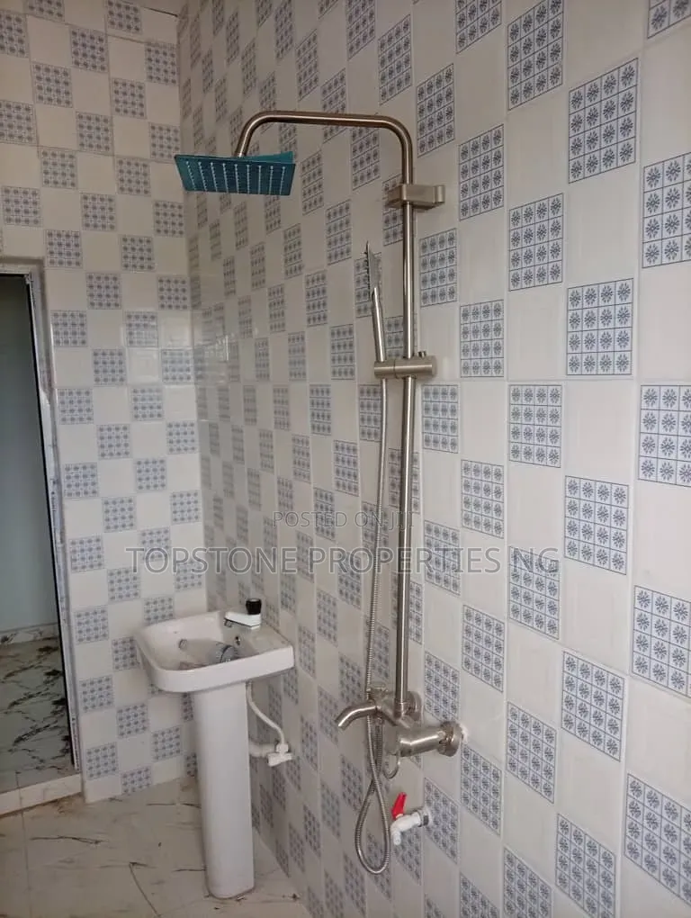 1bdrm Block of Flats in Topstone Properties, Uyo for rent in Uyo