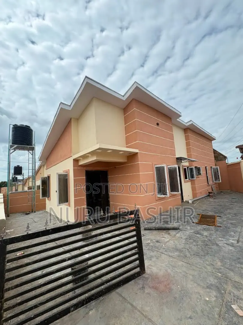 3bdrm Bungalow in Tinubu Estate, Iwo Road for sale in Iwo Road