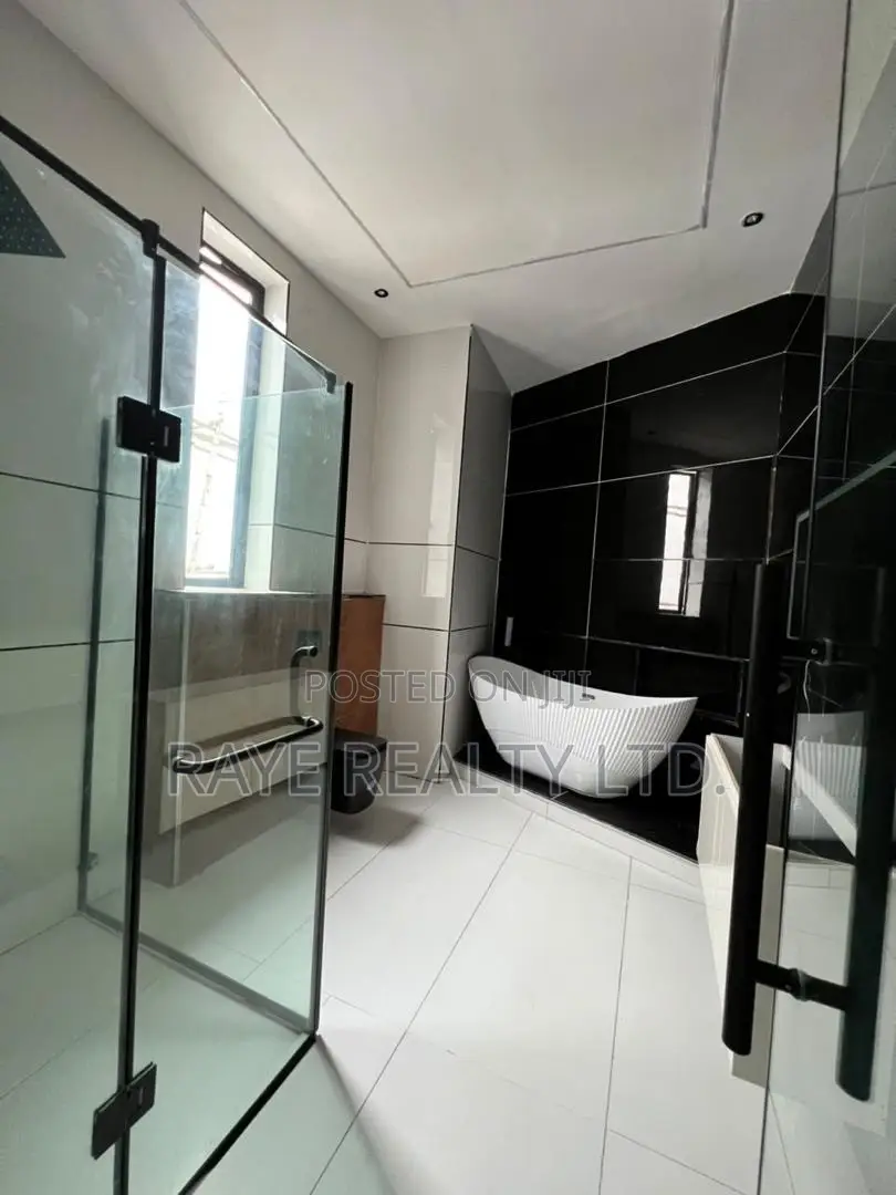 5bdrm Duplex in Ajah for sale in Ajah