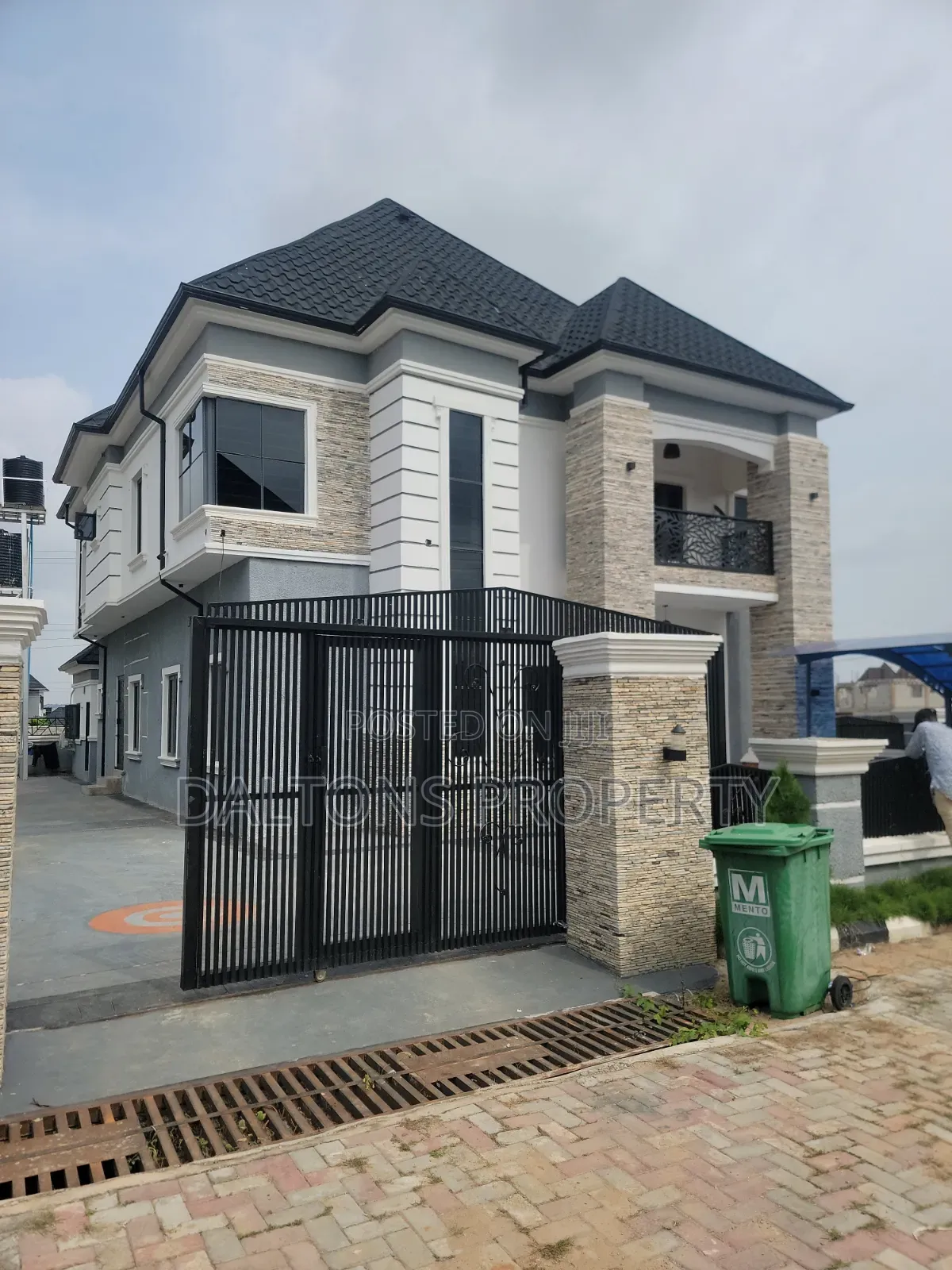 4bdrm Duplex in Avila Estate, Lugbe for sale in Sabon Lugbe