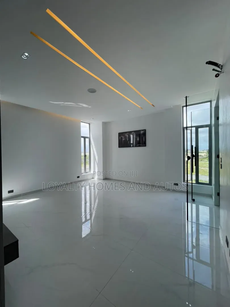 5bdrm Duplex in Osapa london for sale in Osapa london