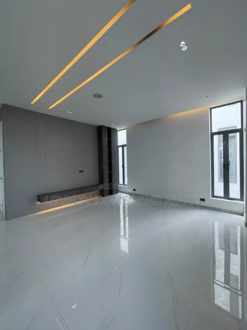 5bdrm Duplex in Osapa london for sale in Osapa london