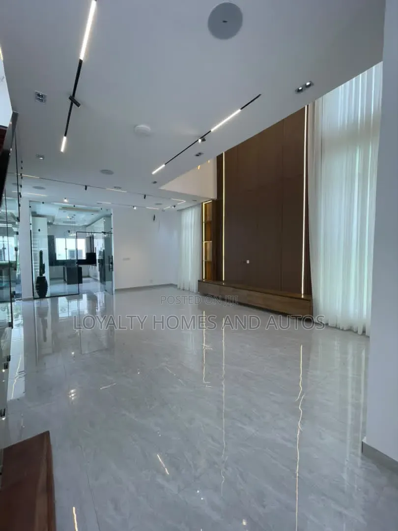 5bdrm Duplex in Osapa london for sale in Osapa london