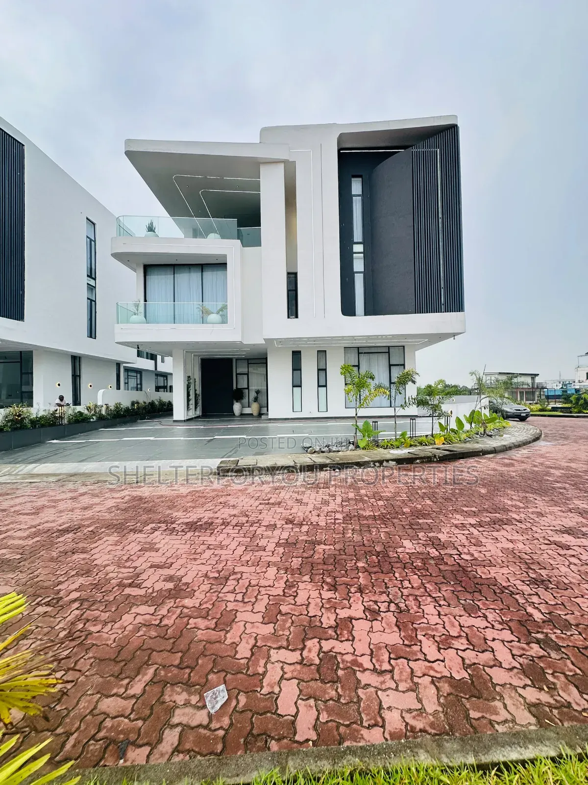 6bdrm Duplex in Osapa london for sale in Osapa london