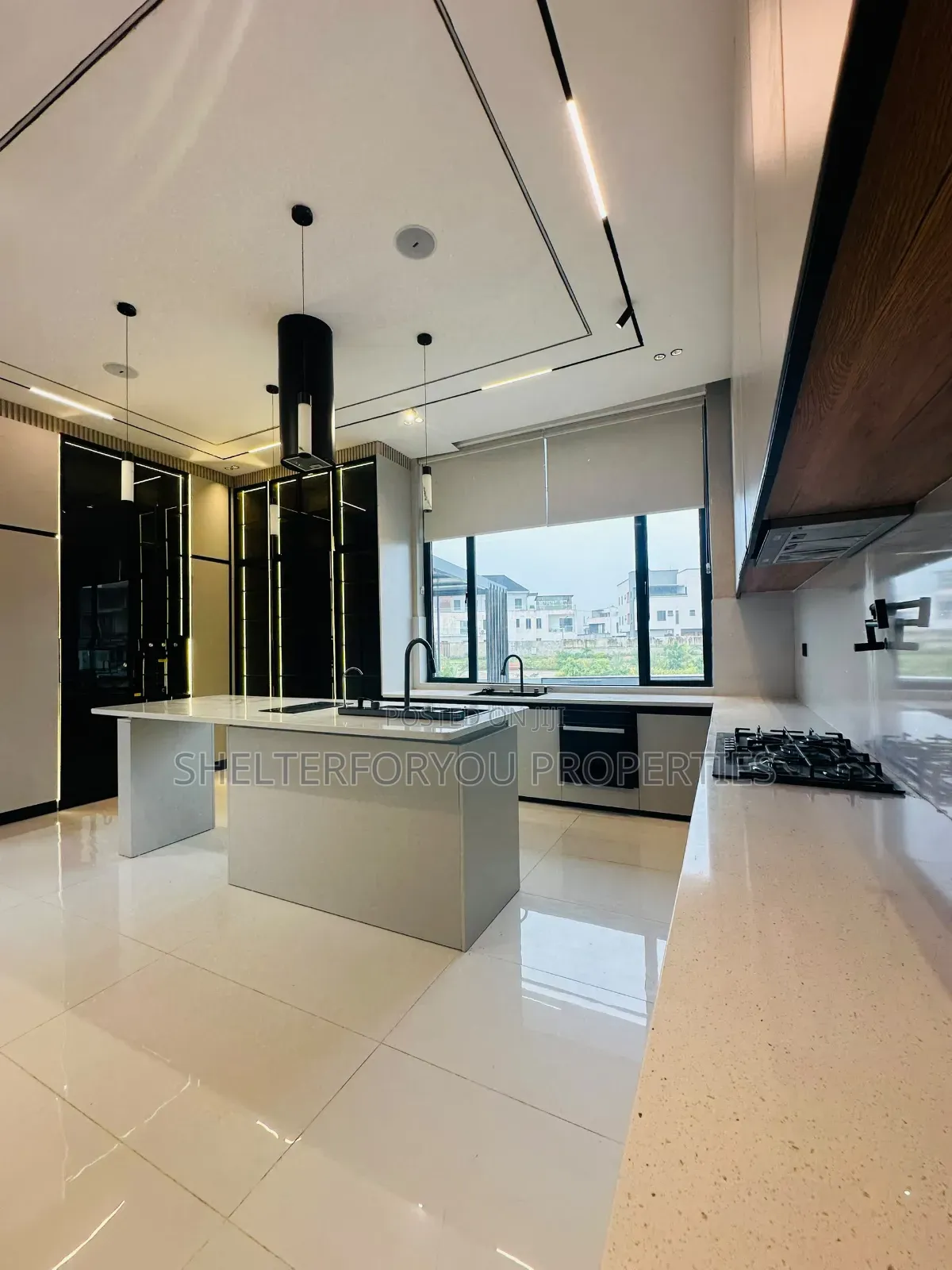 6bdrm Duplex in Osapa london for sale in Osapa london